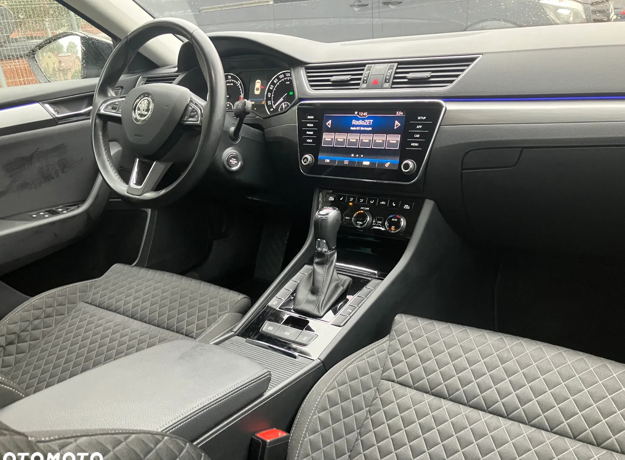 Skoda Superb cena 77800 przebieg: 189050, rok produkcji 2018 z Leszno małe 667